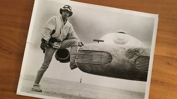 Director of The Mandalorian and Mark Hamill Thank Each Other