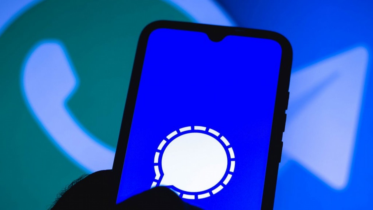 Facebook's CEO Preferred to Use Signal.