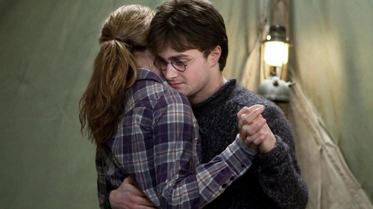 Harry Potter actress said kiss with Daniel Radcliffe was “terrible,” but it wasn't Emma Watson, image source: Harry Potter and the Deathly Hallows – Part 1, David Yates, Warner Bros. Pictures, 2010.